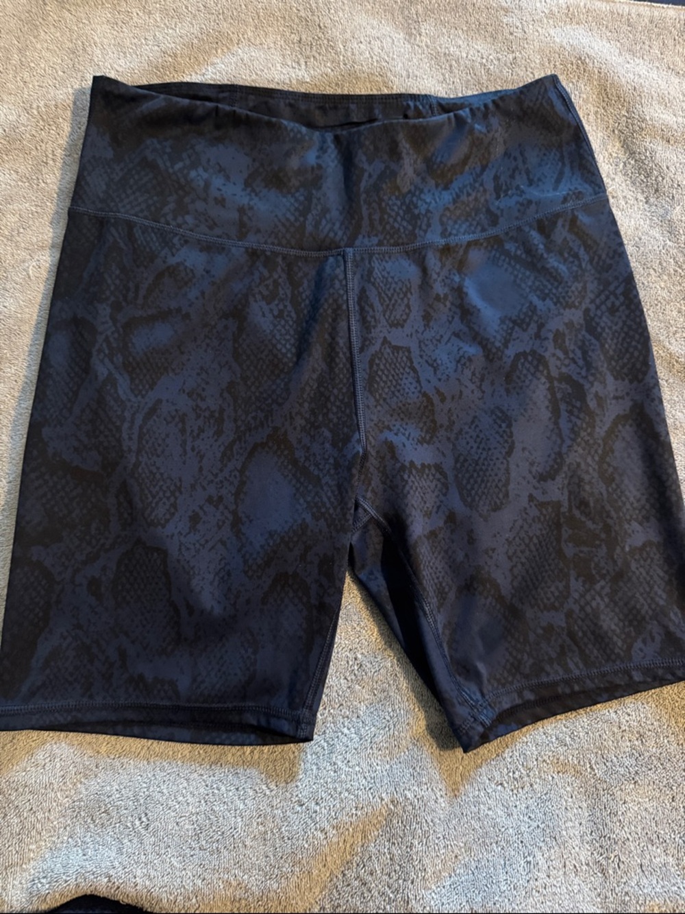 Old Navy High-Rise Black Snake-Print Bike Shorts XL 5in inseam